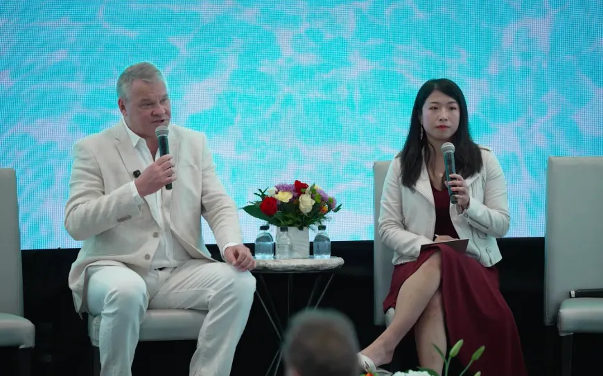 global_conference__video_alt_1